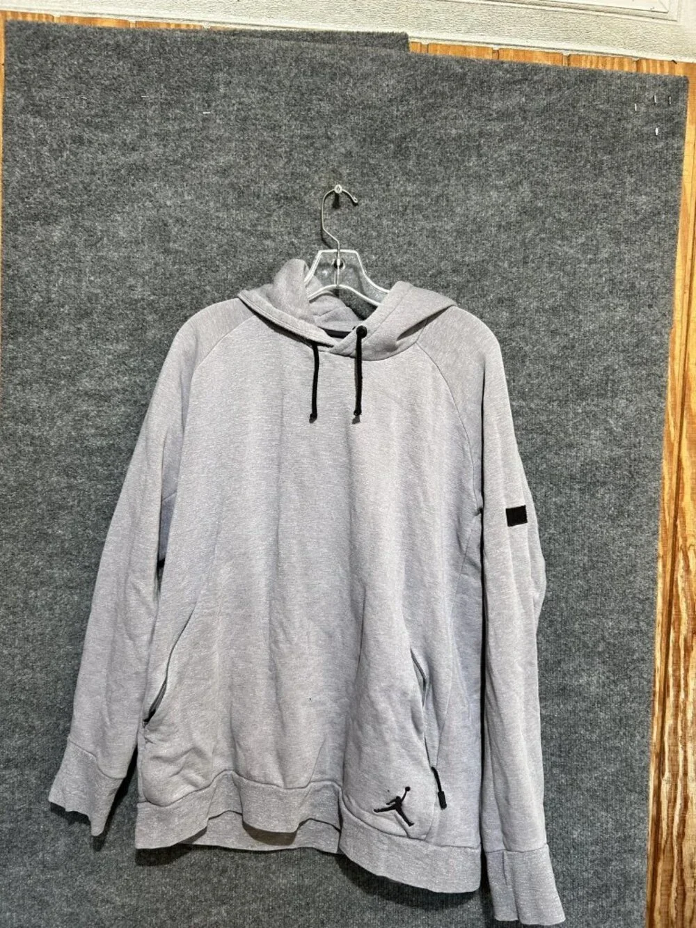 Jordan Hoodie Mens Medium Gray Pullover Fleece Zip Pockets Jumpman Logo Athletic
